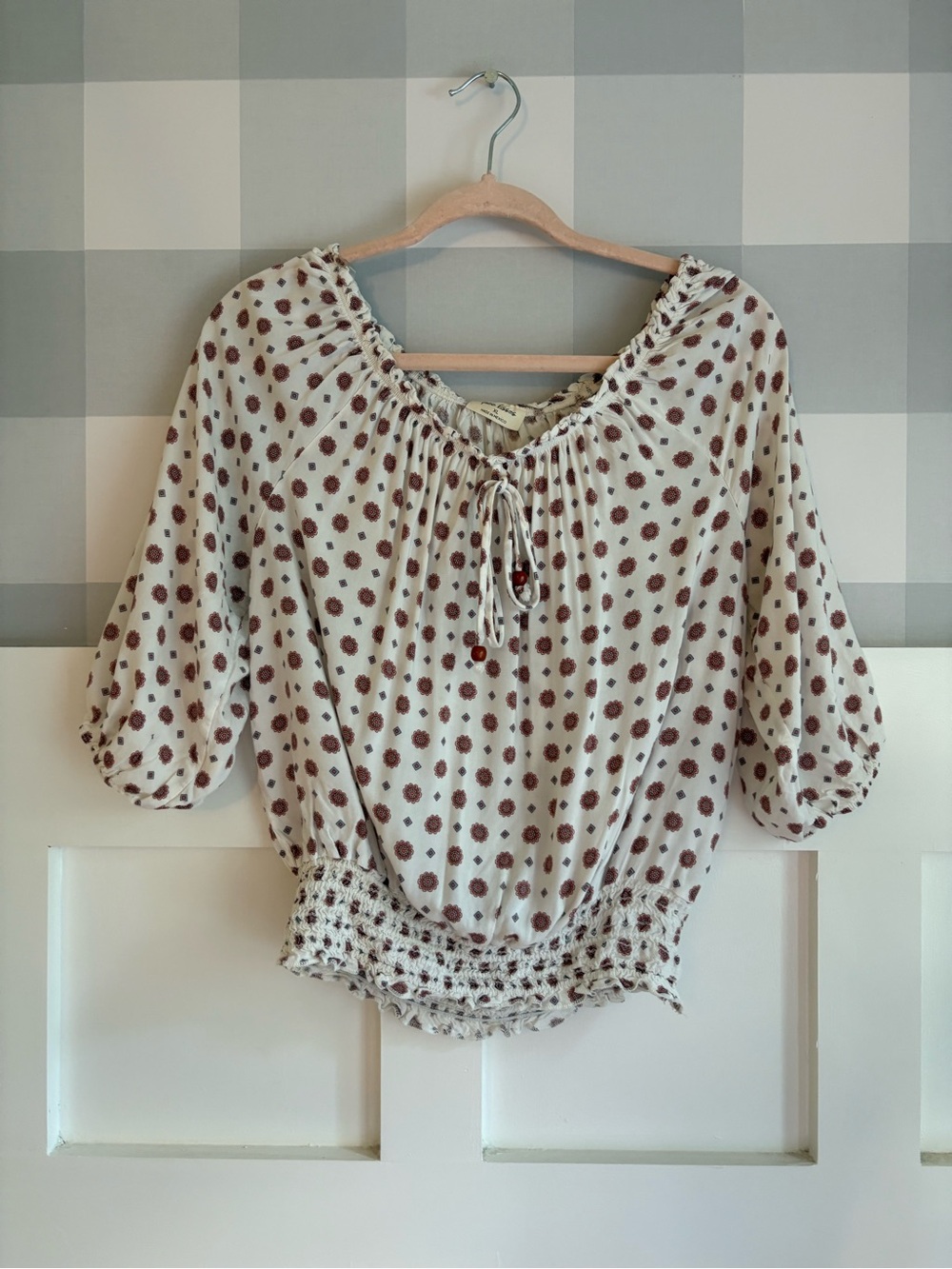 Free Kisses Off-Shoulder Cream Blouse with Red Dot Print XL - Picture 5 of 7
